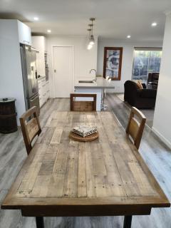Central, Modern and Homely - 3