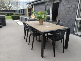 Central, Modern and Homely - 2