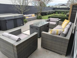 Central, Modern and Homely - 1