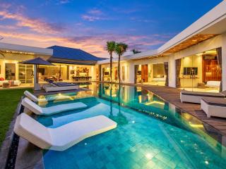 Luxury 6BR Villa, Canggu, 400m to Finns Beach - Canggu - 8