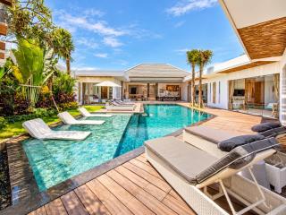Luxury 6BR Villa, Canggu, 400m to Finns Beach - Canggu - 0