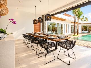 Luxury 6BR Villa, Canggu, 400m to Finns Beach - Canggu - 5