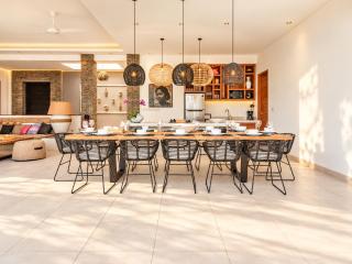 Luxury 6BR Villa, Canggu, 400m to Finns Beach - Canggu - 2