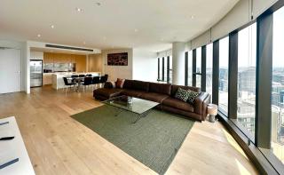 Prima Tower - Sub-Penthouse Apartment next to Casino and MCEC with Incredible Views - 5