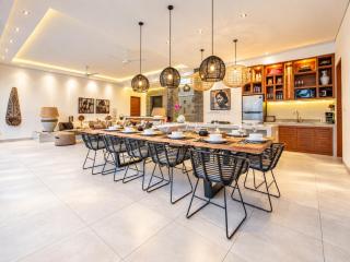 Luxury 6BR Villa, Canggu, 400m to Finns Beach - Canggu - 4