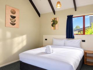 Glowworm Lodge - 7