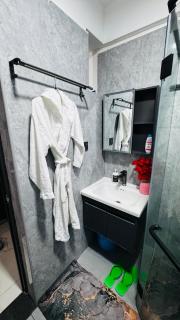 Modern Luxury 1BR in Kilimani WIFI,Netflix,free packing - 8