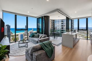 Sky-High Luxury at The Star 2BR Ocean River Views, Balcony, SkyPool, Gym - Free Parking - 0