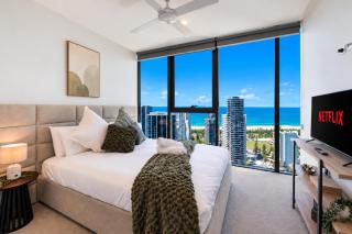Sky-High Luxury at The Star 2BR Ocean River Views, Balcony, SkyPool, Gym - Free Parking - 9