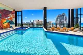 Sky-High Luxury at The Star 2BR Ocean River Views, Balcony, SkyPool, Gym - Free Parking - 7
