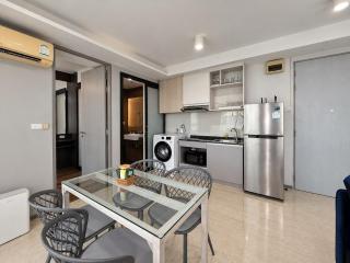 Spacious Suite by the Beach - Rooftop pool - 1Gbps - 3