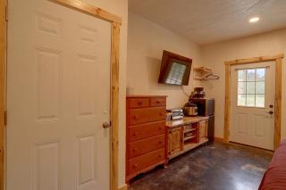 Peaceful Farm Stay in Alton w/ Private Patio - 2
