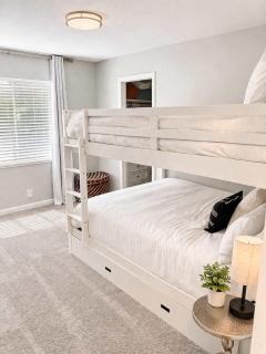 Vibrant Boho Home 3 Bed Pet Friendly - 6