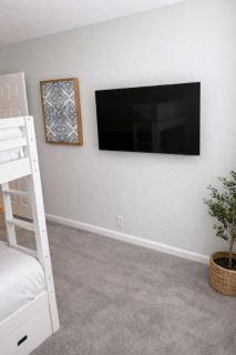 Vibrant Boho Home 3 Bed Pet Friendly - 4