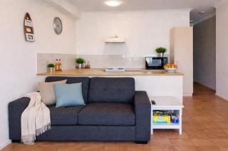 Palmer Street Stay - Steps from Townsville CBD - 3