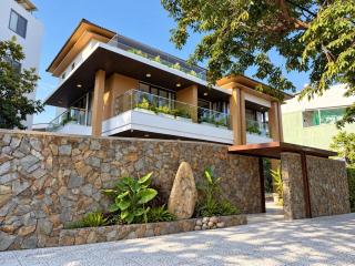 Grand 6BR Retreat with Pool & Movie Room - 0