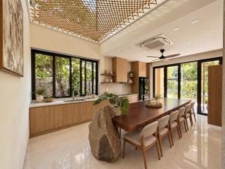 Grand 6BR Retreat with Pool & Movie Room - 6