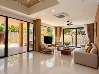 Grand 6BR Retreat with Pool & Movie Room - 5