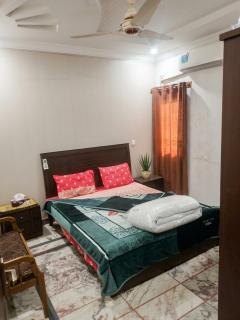 Prime And Peaceful Exquisite Furnished Family Home - 0