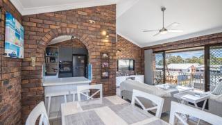 Bay Breeze Escape - 4