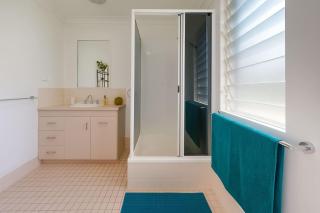 2 Bedroom Apartment near The Strand with Parking in Townsville - 7