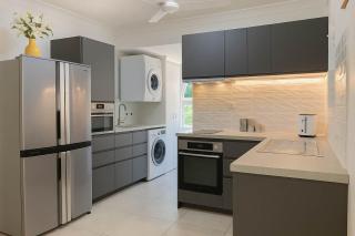 2 Bedroom Apartment near The Strand with Parking in Townsville - 4