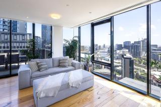 High-End Duplex Penthouse near Casino & MCEC with Two Private Balconies - 1