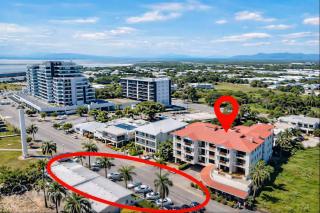 Waterfront Paradise on Palmer st Townsville Studio Room w Pool - 2