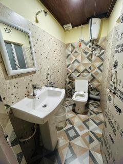 12 Degree Restaurant & Stay By StayApart - 3
