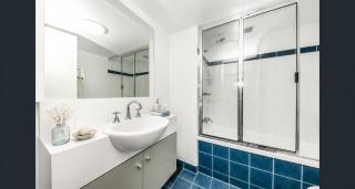 Townsville CBD River View Apartment with Pool and Parking - 2
