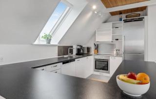 Charming Holiday Apartment With Sea View - 7