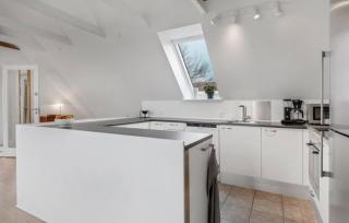 Charming Holiday Apartment With Sea View - 5