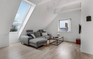Charming Holiday Apartment With Sea View - 2