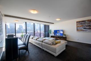 Exclusive Retreat - 7-Bedrooms, 2 Balconies Opposite Casino & MCEC - 9