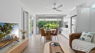 Palm Cove Ocean View Apartment with Resort Pool and Gym 1404 Drift - 0