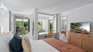 Palm Cove Ocean View Apartment with Resort Pool and Gym 1404 Drift - 1
