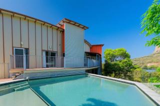 Castle Hill Townsville Retreat with Pool and Ocean Views - 8