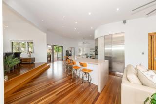 Castle Hill Townsville Retreat with Pool and Ocean Views - 2