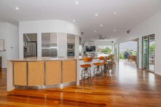 Castle Hill Townsville Retreat with Pool and Ocean Views - 1