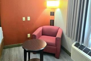 Ramada by Wyndham South Waco - 1