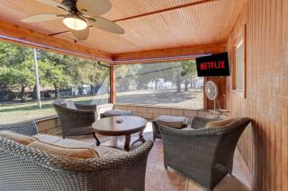 The Perfect Porch Retreat - 5