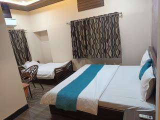 Hotel Lasa Inn - 4