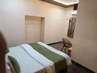 Hotel Lasa Inn - 3