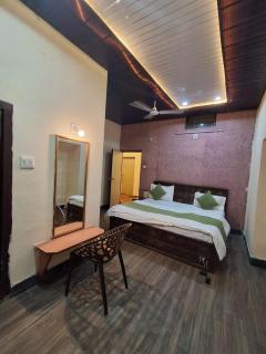 Hotel Lasa Inn - 1
