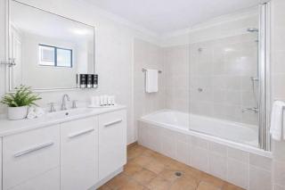 Townsville Marina View Studio Apartment on Palmer street - 4