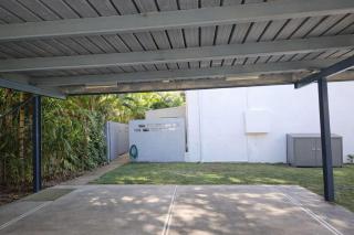 Central 2BR Stay - Walk to Strand & CBD w Parking - 1