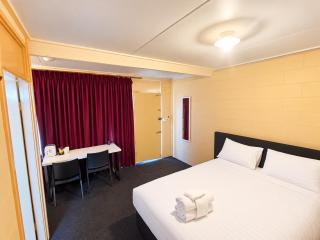 Broken Hill Hotel - 2