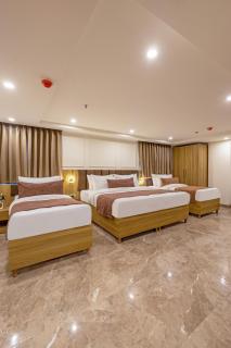 Hotel Royal Crest - 0