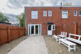"Willow View" - Three Bedroom Streamside Home with Free Parking - 5