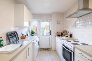 "Willow View" - Three Bedroom Streamside Home with Free Parking - 6